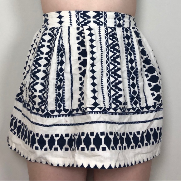 Tomotoms Dresses & Skirts - ✨3/$15 SALE Tomotoms Blue and White Pattern Skirt✨